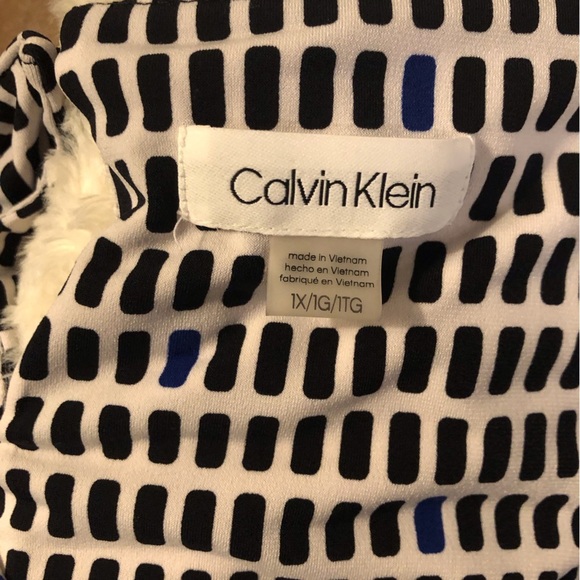 Calvin Klein 1X Black Blue White Pin Tucked Geometric Sleeveless Top Button Back - Picture 4 of 5